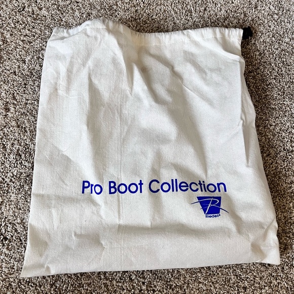 NEW IN BOX Riedell Model 355 Womens
Figure Skate Boots - Size 6 - Picture 8 of 8